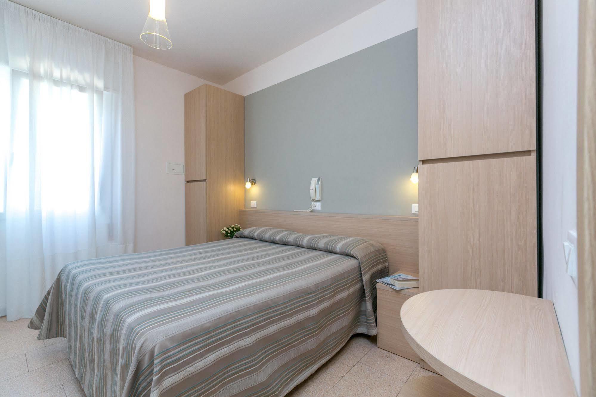 Hotel Colonna Лидо-ди-Езоло Экстерьер фото